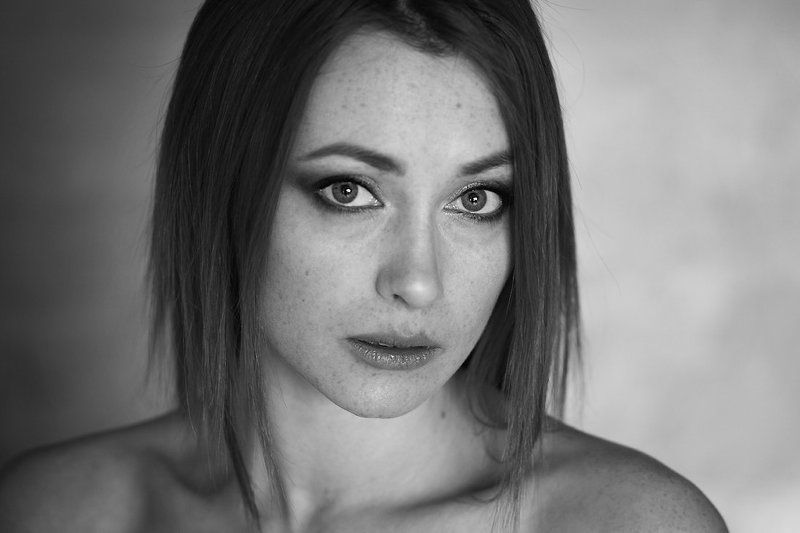 чб, девушка, комната, пространство, зеркало, арт, взгляд, глаза, окно, отражение, свет, girl, room, space, mirror, art, eyes, window, reflection, light Комнатаphoto preview