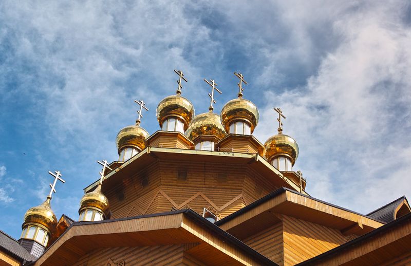 пейзаж, церковь, небо, облака, храм, золото, дерево, синий, белый, крест, солнце, вера, архитектура, здания, город, путешествия, россия Храмphoto preview