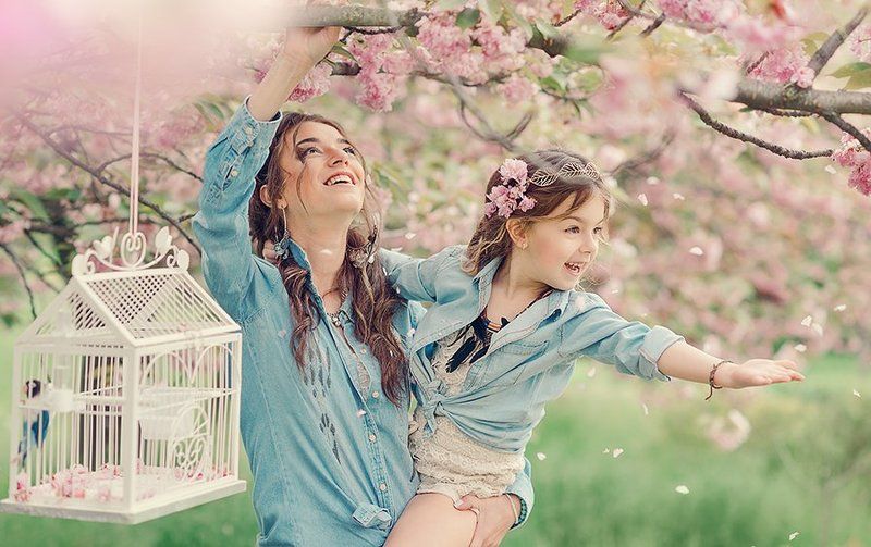 семья, мама, любовь, дочка, весна, свет, клетка, птица, цвет, цветок, бохо,жизнь ***photo preview