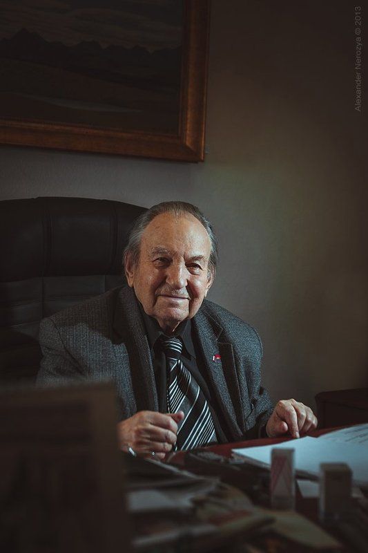 брутальный, живописец, красноярск, мужчина, нерозя, портрет, серьезный, художник, академия художеств Анатолий Левитинphoto preview