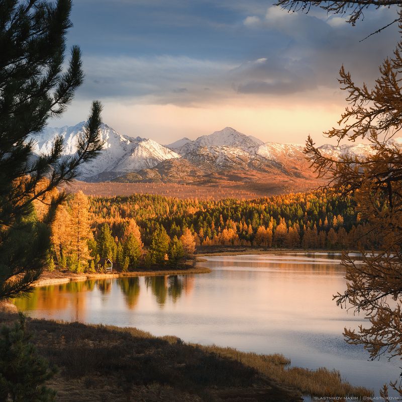 алтай, горы, озеро, природа, рассвет, солнце, облака, пики, снег, отражение, рябь, тишина, гладь, вода, небо, свет, линии, треккинг, путешествия Киделюphoto preview