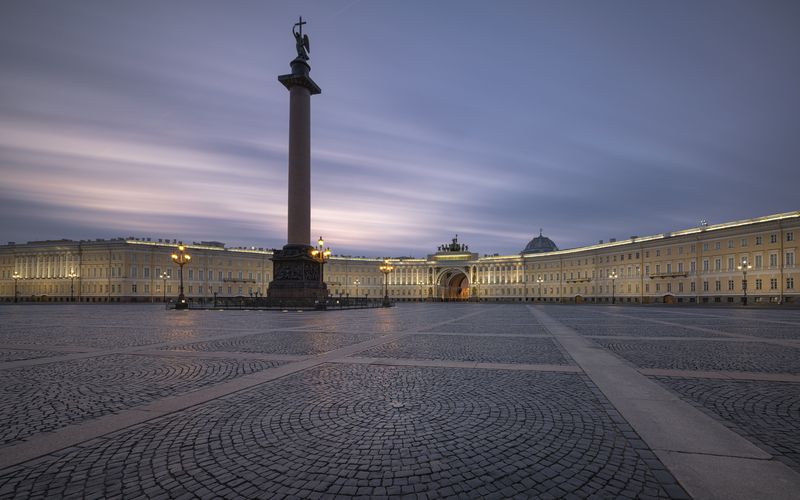 санкт-петербург , питер , дворцовая площадь , главный штаб , александровская колонна , спб , петербург , рассвет , синий час , длинная выдержка Вне времениphoto preview