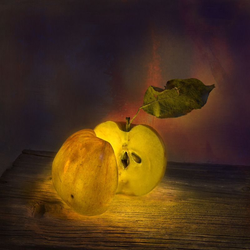 сюрреализм Яблокоphoto preview