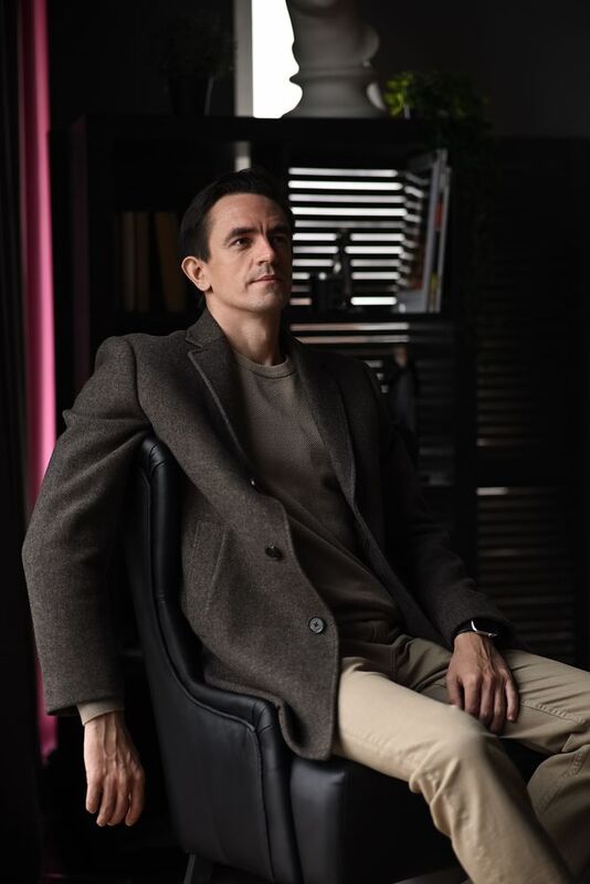 мужской портрет, студийный портрет, портрет в студии, мужской студийный портрет, портрет в цвете, харизматичный портрет, Charisma фото превью