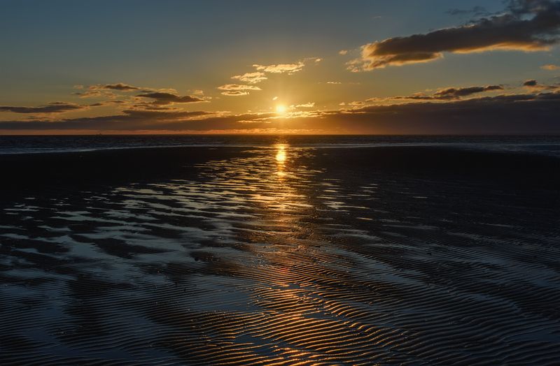 осень, сентябрь, закат, море, белое море, тучи, небо, солнце, берег, блики Спускается солнце за тучиphoto preview