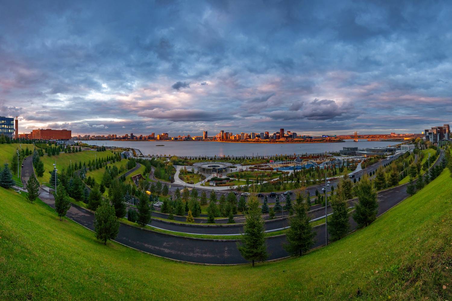 Вид на Кремлёвскую набережную и парк Елмай. Автор: Тильпунов Михаил казань, казанка, елмай, Тильпунов Михаил