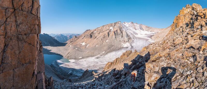 Горы, ледник, Джунгария, Казахстан, Джунгарский Алатау С утра на перевалеphoto preview