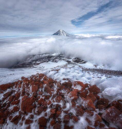 Корякский вулкан в облаках