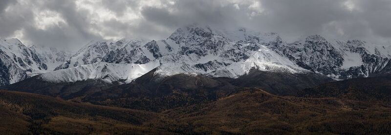 горы, снег, вершины, свет, тень, алтай, осень Свет сквозь облакаphoto preview