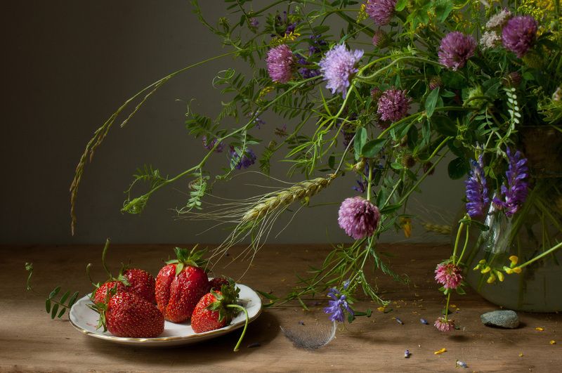 клубника колосок, лето, этюд Клубника и колосокphoto preview