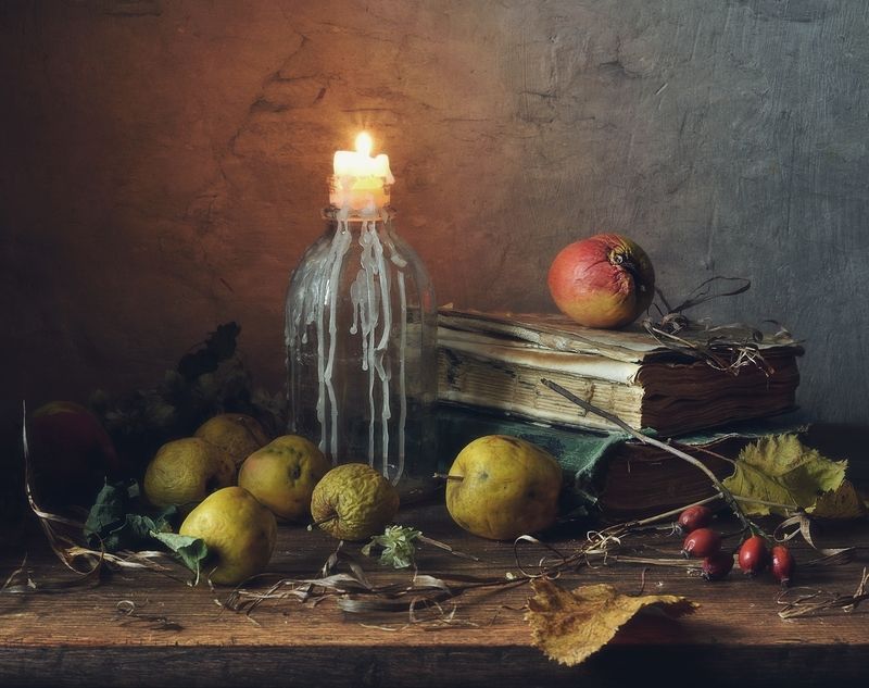 натюрморт,осень,свеча,книги,листья,яблоки осенний вечер...photo preview
