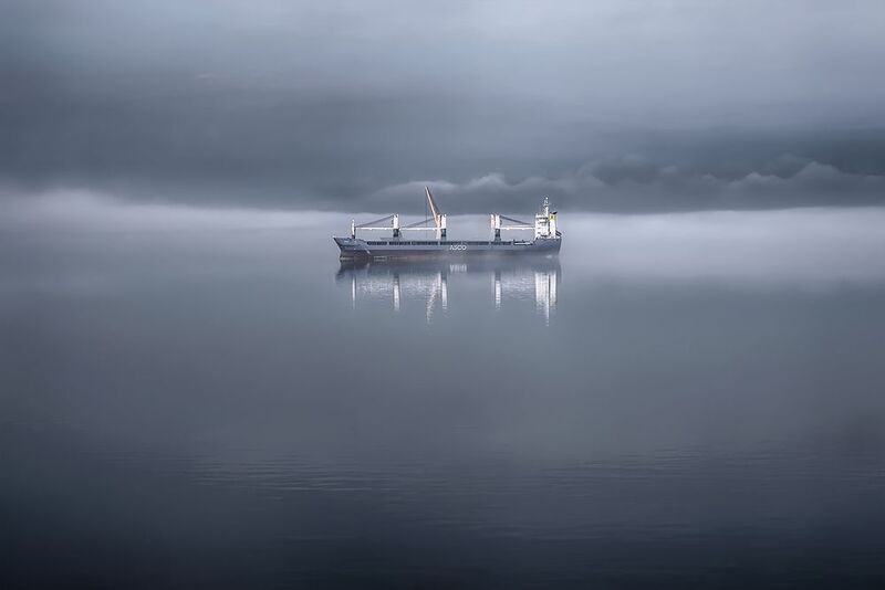 осень, сентябрь, река, туман, корабль, вода, небо В густом туманеphoto preview