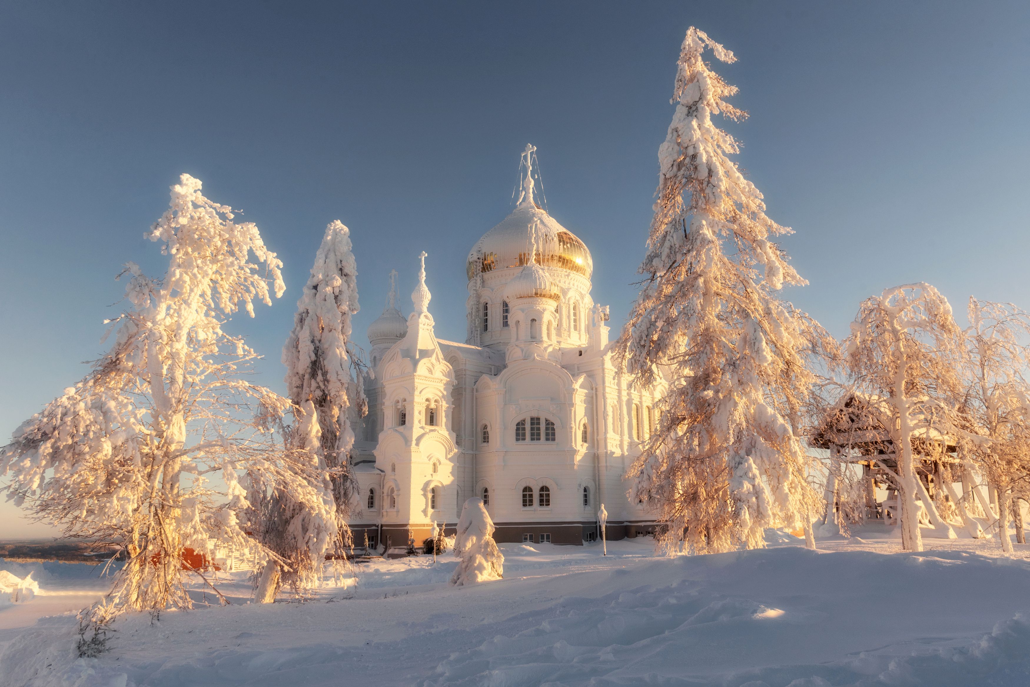 Классический пейзаж с храмомphoto preview