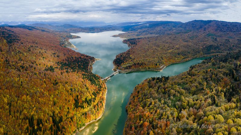 Золотая осень на озере Шаори.Больше фотографий природы Грузии в моем Инстраграм https://www.instagram.com/photokorzhg и телеграмм канале https://t.me/genkakorzhphoto preview