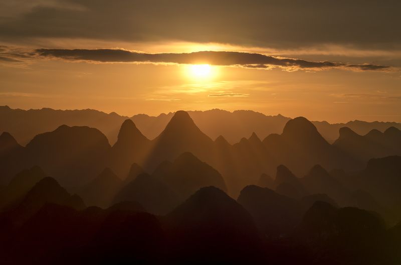 Сказочные силуэты карстовых гор...  Fabulous silhouettes of karst mountains...photo preview