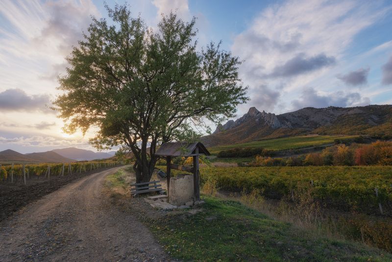 крым, осень, судак, таракташ, колодец Колодец по дороге в Судакphoto preview