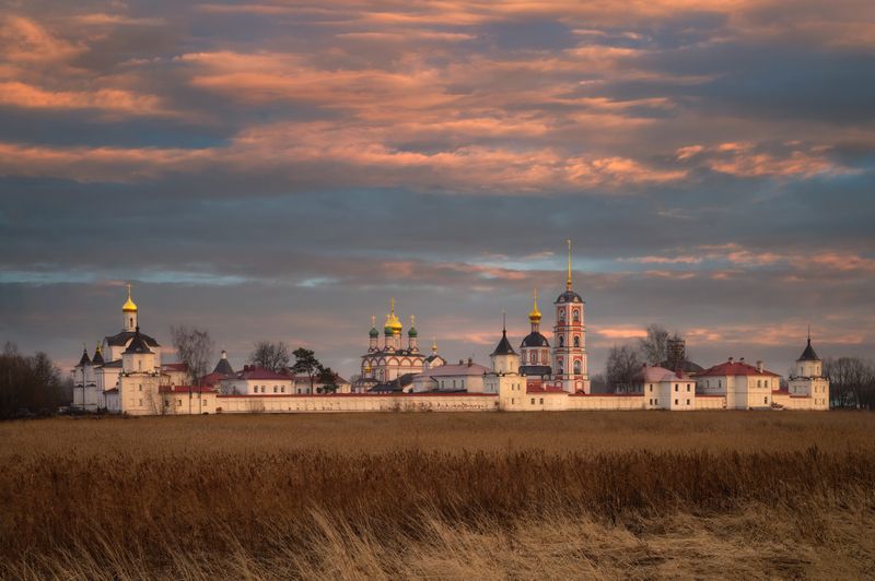 варницы, ростов великий, ярославская область, россия, храм, церковь, православие, монастырь, осень, вечер, закат, облака Осень в Варницахphoto preview
