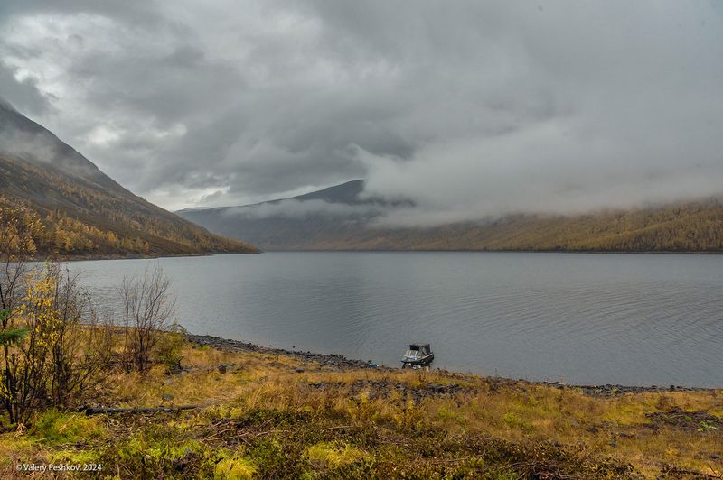 озеро дюпкун, плато путорана, непогода, снег на склонах, дождь, осень, владимир коваль Два осенних утра…photo preview