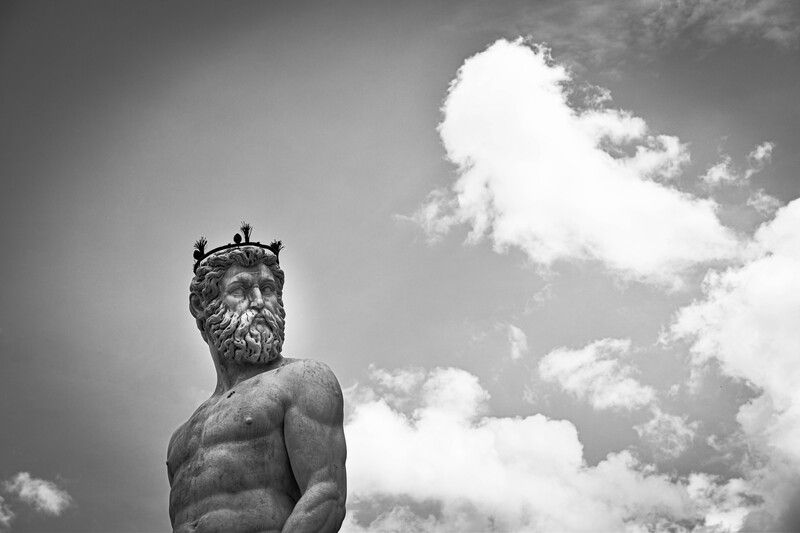 El tridente y la nubephoto preview