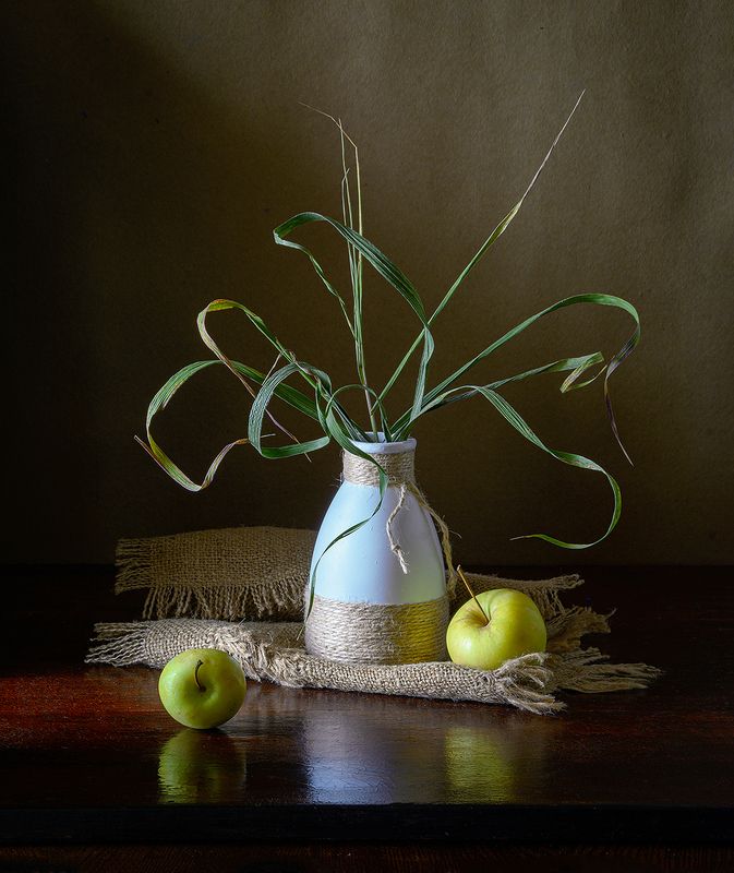 бутылка, яблоки, трава, салфетка, мешковина, зеленый photo preview