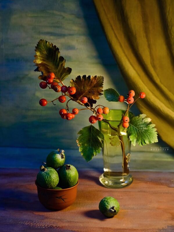 натюрморт, рябина, фейхоа, осень Аромат поздней осениphoto preview