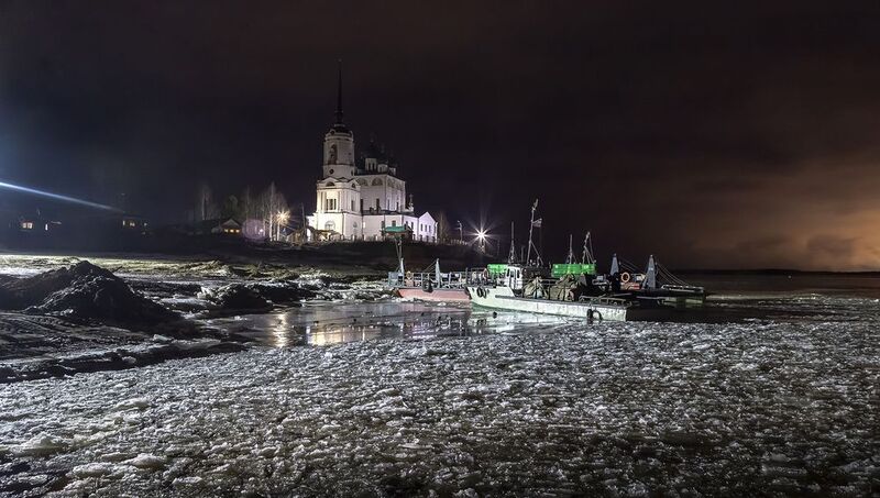 сольвычегодск, строгонов, собор, ночь, река, шуга, катер, паром Последний паром. фото превью
