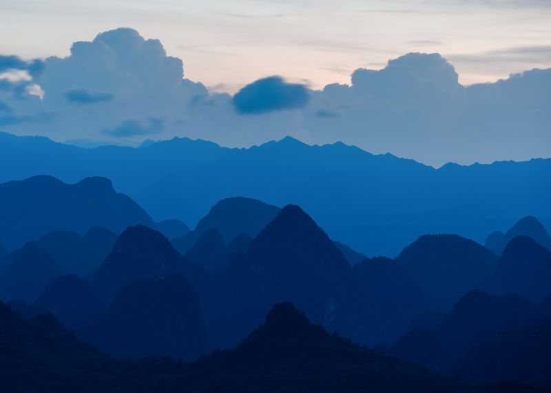 Сказочные силуэты карстовых гор... Fabulous silhouettes of karst mountains...photo preview