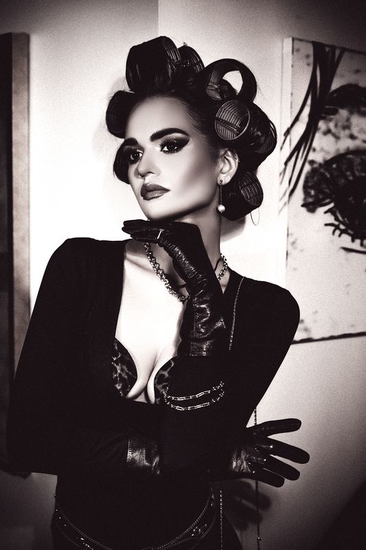 woman, portrait, fashion, beauty, indoors, glamour Glamour girls are born, not madephoto preview