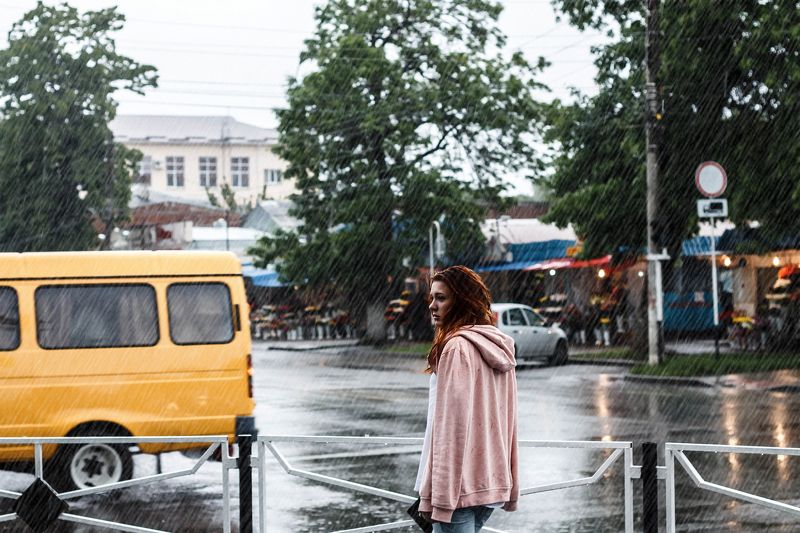 дождь, девушка, город Среди дождяphoto preview