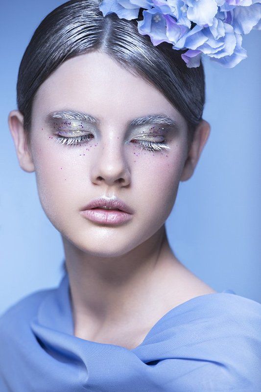 портрет снег голубой цветок макияж Полинаphoto preview