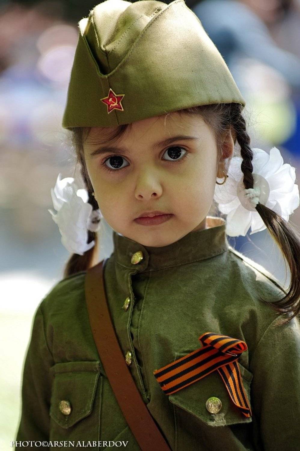 С ДНЁМ ВЕЛИКОЙ ПОБЕДЫ!. Автор: Арсен Алабердов 9 мая, ВЕЛИКАЯ ОТЕЧЕСТВЕННАЯ ВОЙНА, Девочка, День Победы, Парад Победы, Арсен Алабердов