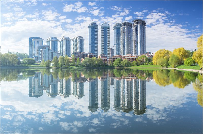 Россия, город, Москва, столица, Мосфильмовский, Круглый, пруд, Каменная, плотина, небоскрёбы, отражение, весна Россия. Москва. Мосфильмовский пруд.photo preview