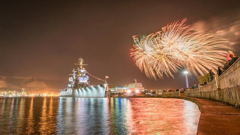 Праздничный салют 9 мая  Новороссийскеphoto preview