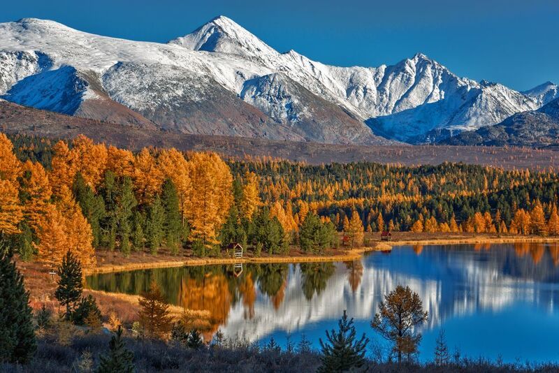 Озеро в объятиях осени .photo preview