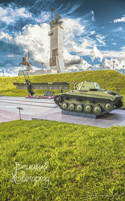 советским воинам освободителям вечная слава венки всадник монумент облака великий новгород Советским воинам освободителям - вечная слава!photo preview