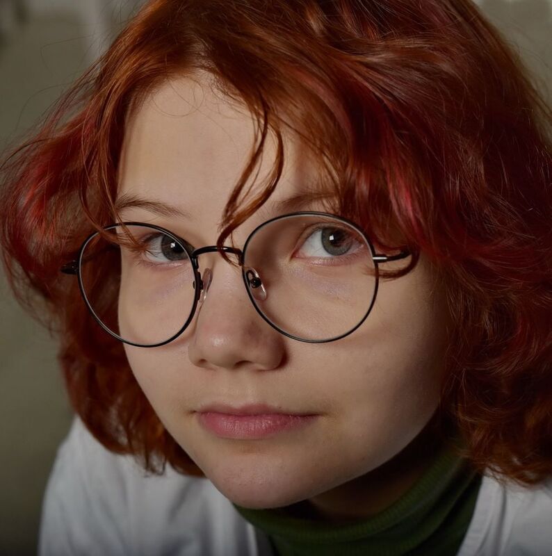 Несовершеннолетняяphoto preview