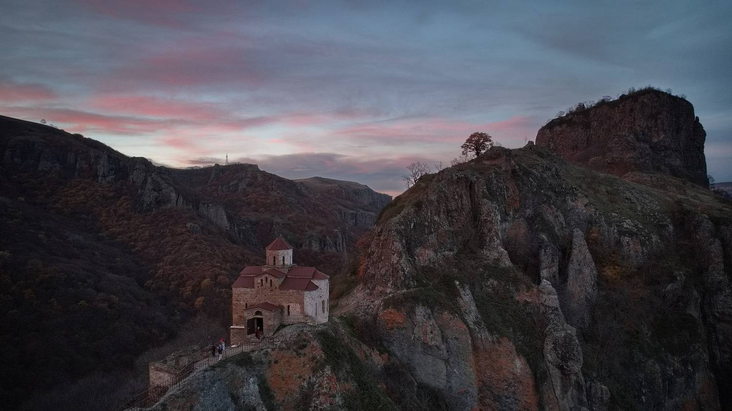 шоана, храм, церковь, монастырь, шоанинский храм, гора, карачаево-черкесия, скалы, небо, закат, Арсен Алабердов
