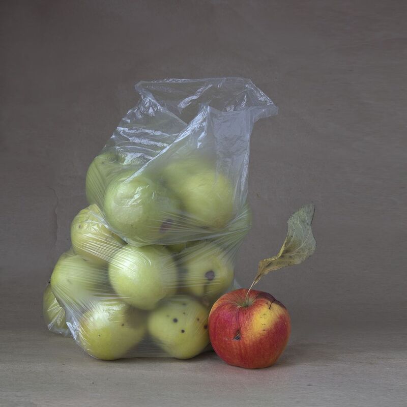 натюрморт Красное яблокоphoto preview