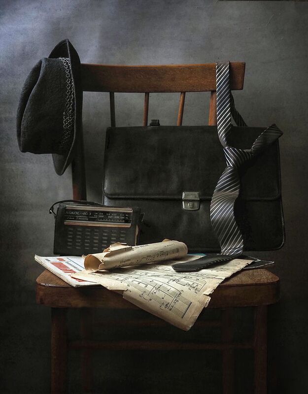 Под звуки прошлое встает  И близким кажется и ясным:  То для меня мечта поет,  То веет таинством прекрасным...(А. Блок)photo preview