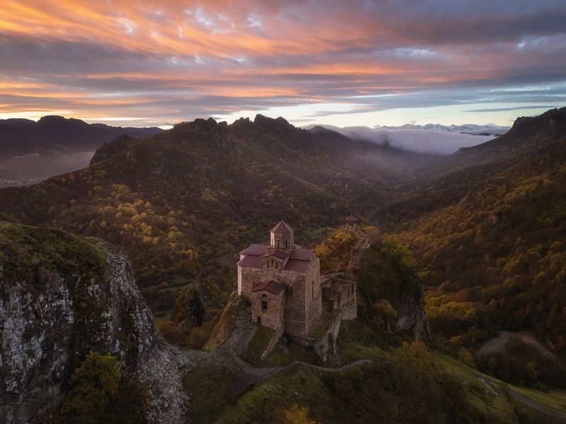 храм кавказ природа пейзаж осень горы Шоанинский храмphoto preview