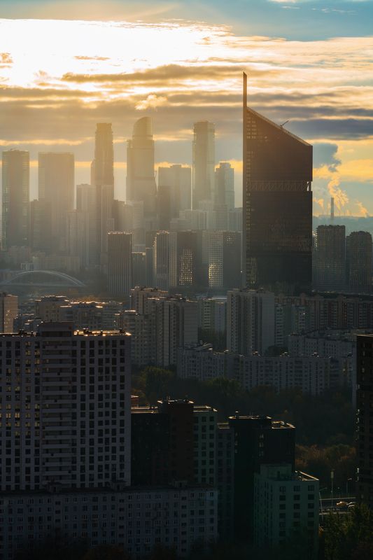 Октябрьский рассвет в Москвеphoto preview