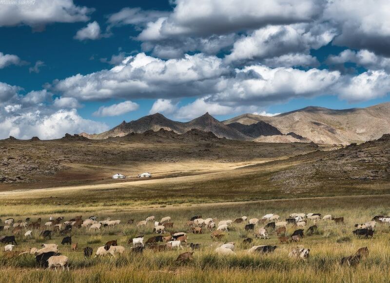 монголия, юрты, горы, свет, облака О юртах у горphoto preview