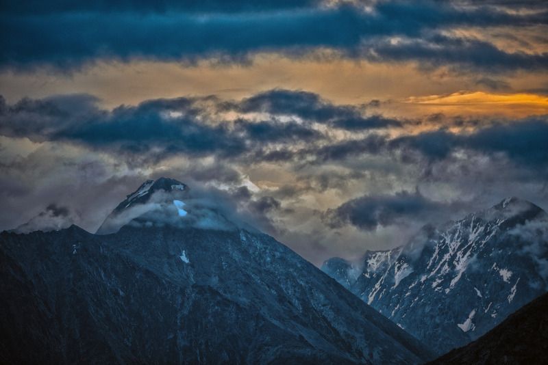 В горахphoto preview