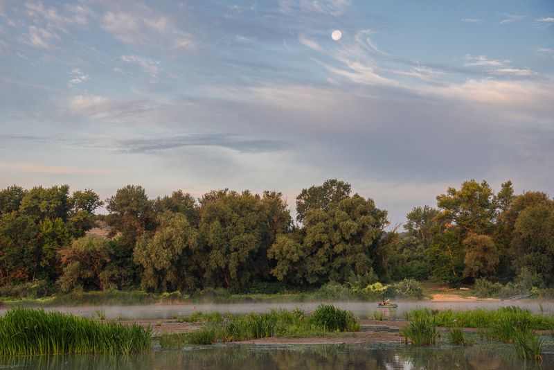 Рыбак и лунаphoto preview