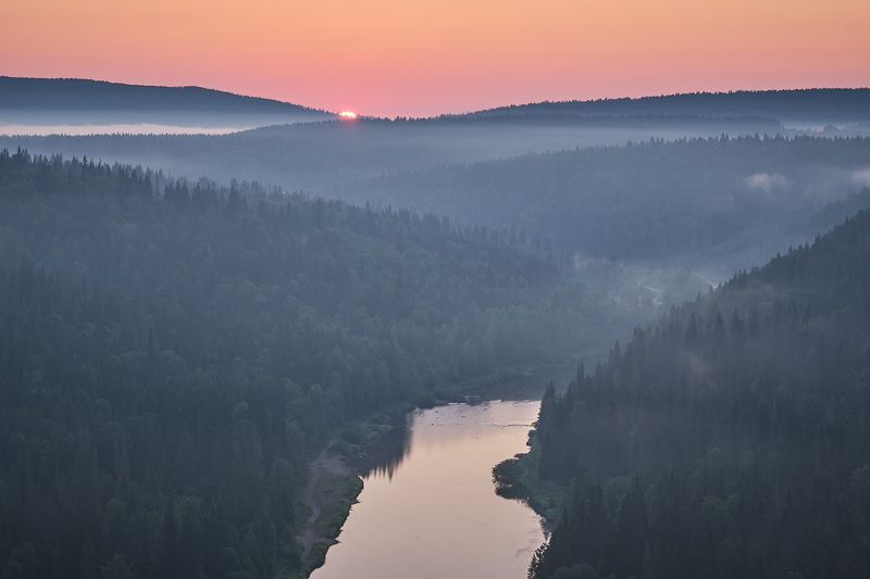 усьва,пермский край, усьвинские столбы,река,горы,утро,туман,рассвет,восход,солнце,лето Восход солнца над Усьвой фото превью