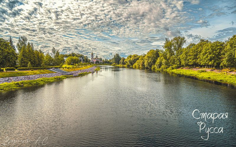 Полисть с видом на Воскресенский собор.photo preview