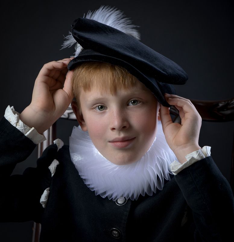 Мальчик, паж, берет. Юный пажphoto preview