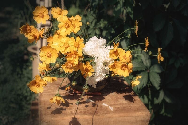 самовар цветы жёлтые, цветы белые Самовар и цветыphoto preview