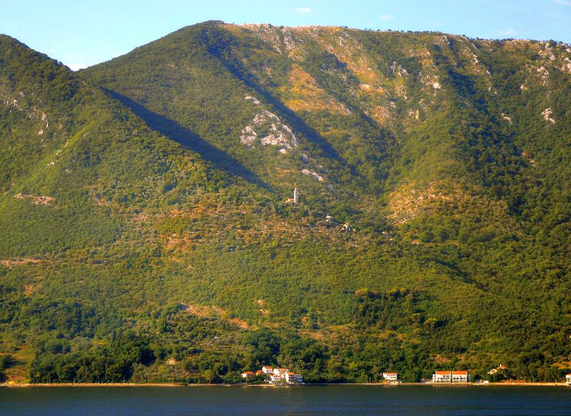 заселенные горыphoto preview