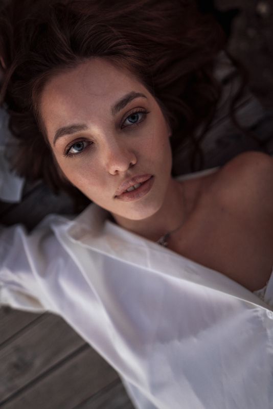 #artphotography #blackandwhitephoto  #naturalbeauty #moodyportrait #softlight Natashaphoto preview